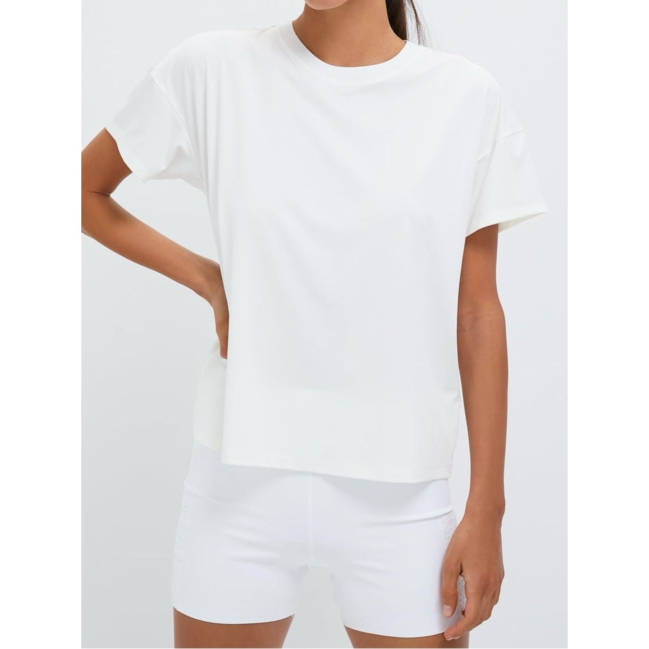 Tuckernuck Sport Short Sleeve White Crewneck Active T-Shirt Top. Small.